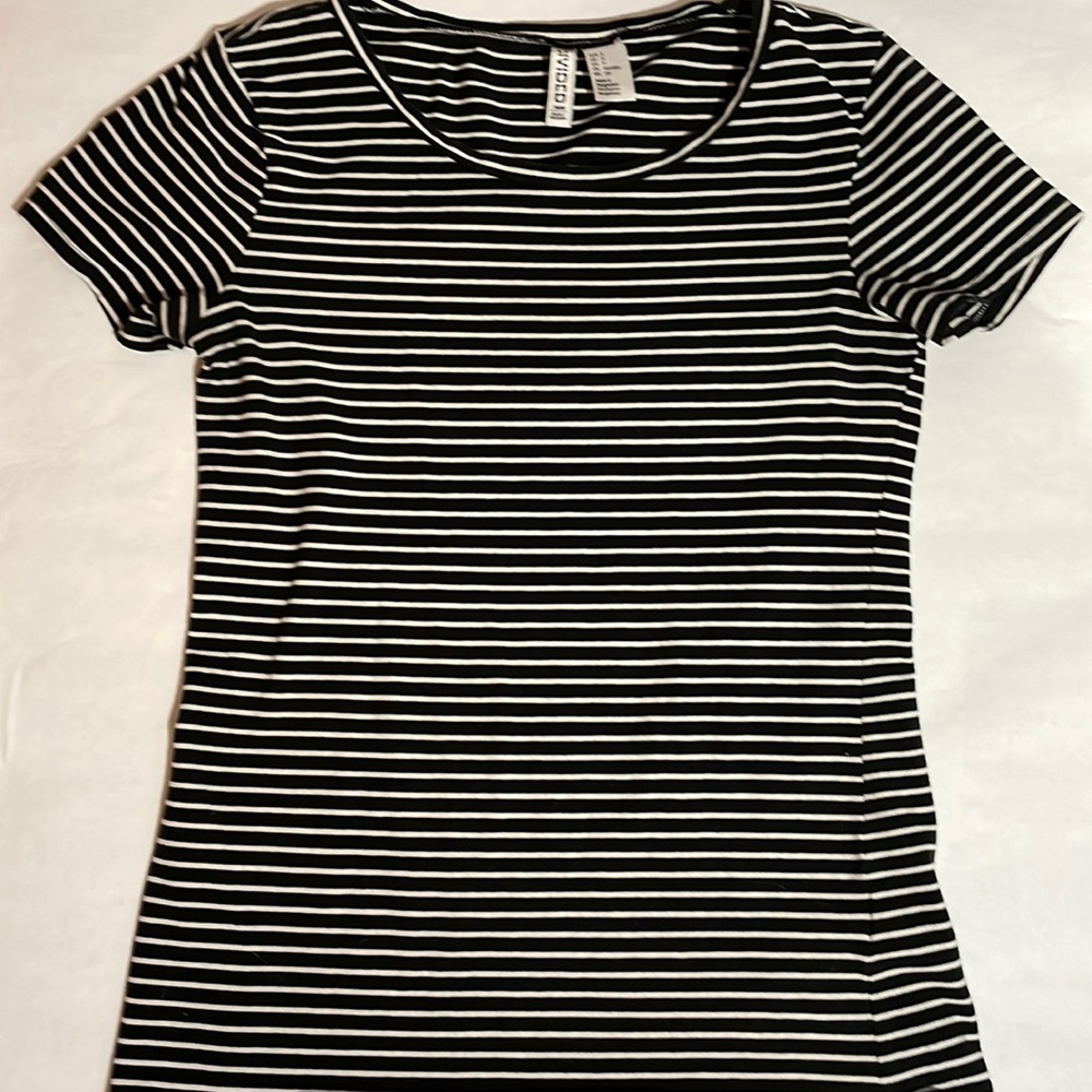 H & M shirt size small  stiped short sleeve shirt